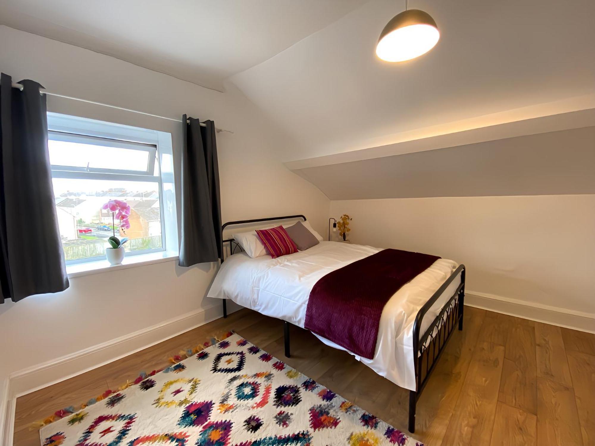4-Bedroom Home - Perfect For Those Working In Bridgend - By Tailored Accommodation Bagian luar foto