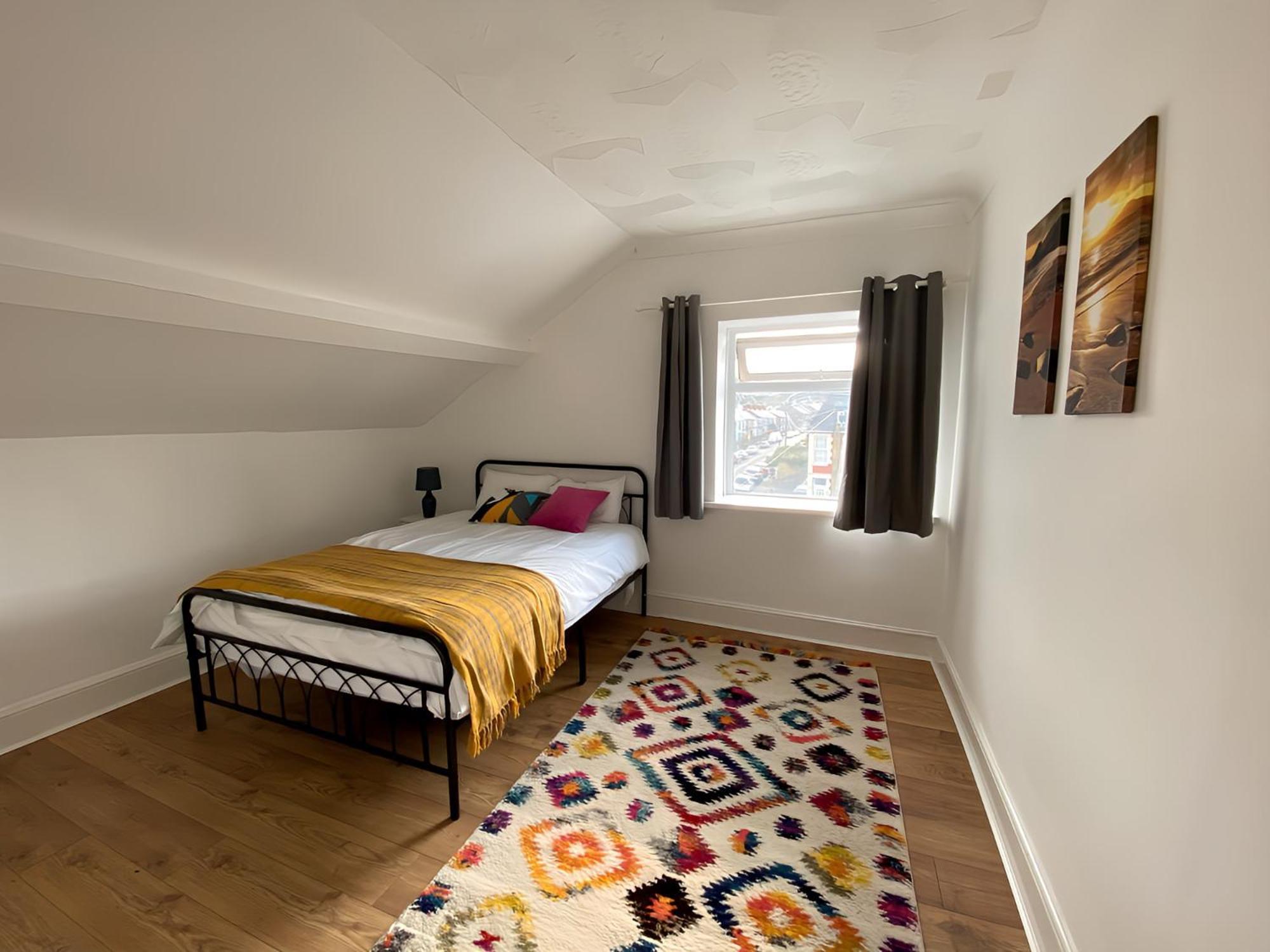 4-Bedroom Home - Perfect For Those Working In Bridgend - By Tailored Accommodation Bagian luar foto